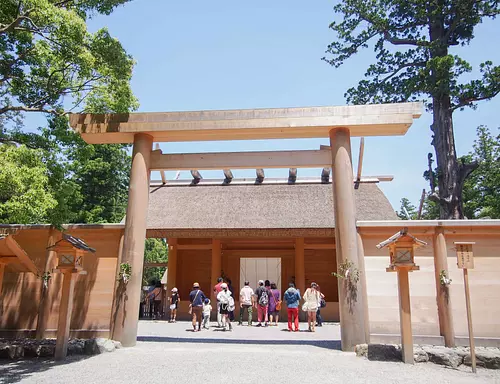 เกคุ（Geku）อิเสะ จินกุ（IseJingu）(โทโยอุเกะ-ไดจิงกุ（Toyouke-daijingu）กุ)