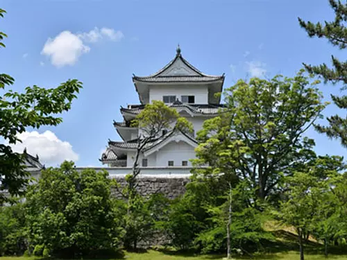 Castillo de Iga Ueno con un narrador. Presentaremos en detalle la historia del castillo de tiza, que fue seleccionado como uno de los 100 castillos famosos de Japón.