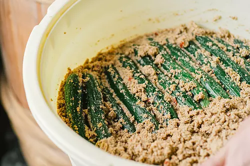 La experiencia del pepinillo con salvado de arroz de Hayashi Shoten