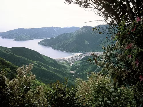 Vue lointaine depuis le mont Yakiyama