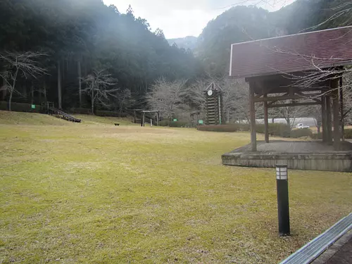 Place Fureai de la forêt des Quatre Saisons