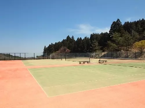 Court de tennis du complexe Menard Aoyama