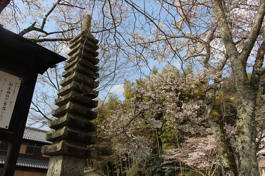 Archer Shrine thirteen-storied pagoda