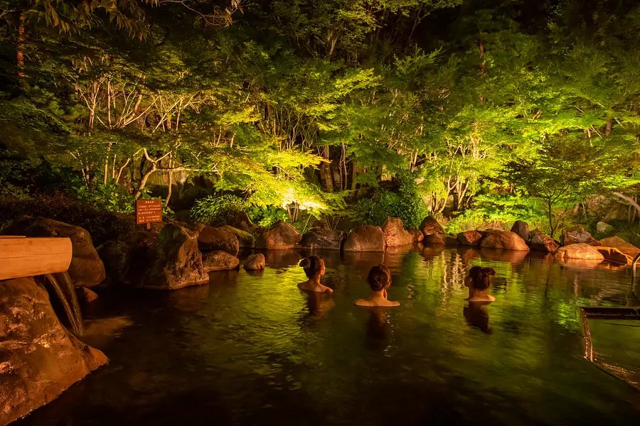 [Ven con las manos vacías, no es necesario reservar] ¡Vive un baño al aire libre rodeado de naturaleza! ¡Las aguas termales de un día &quot;Yuamino Shima&quot; son una de las más grandes de Japón!