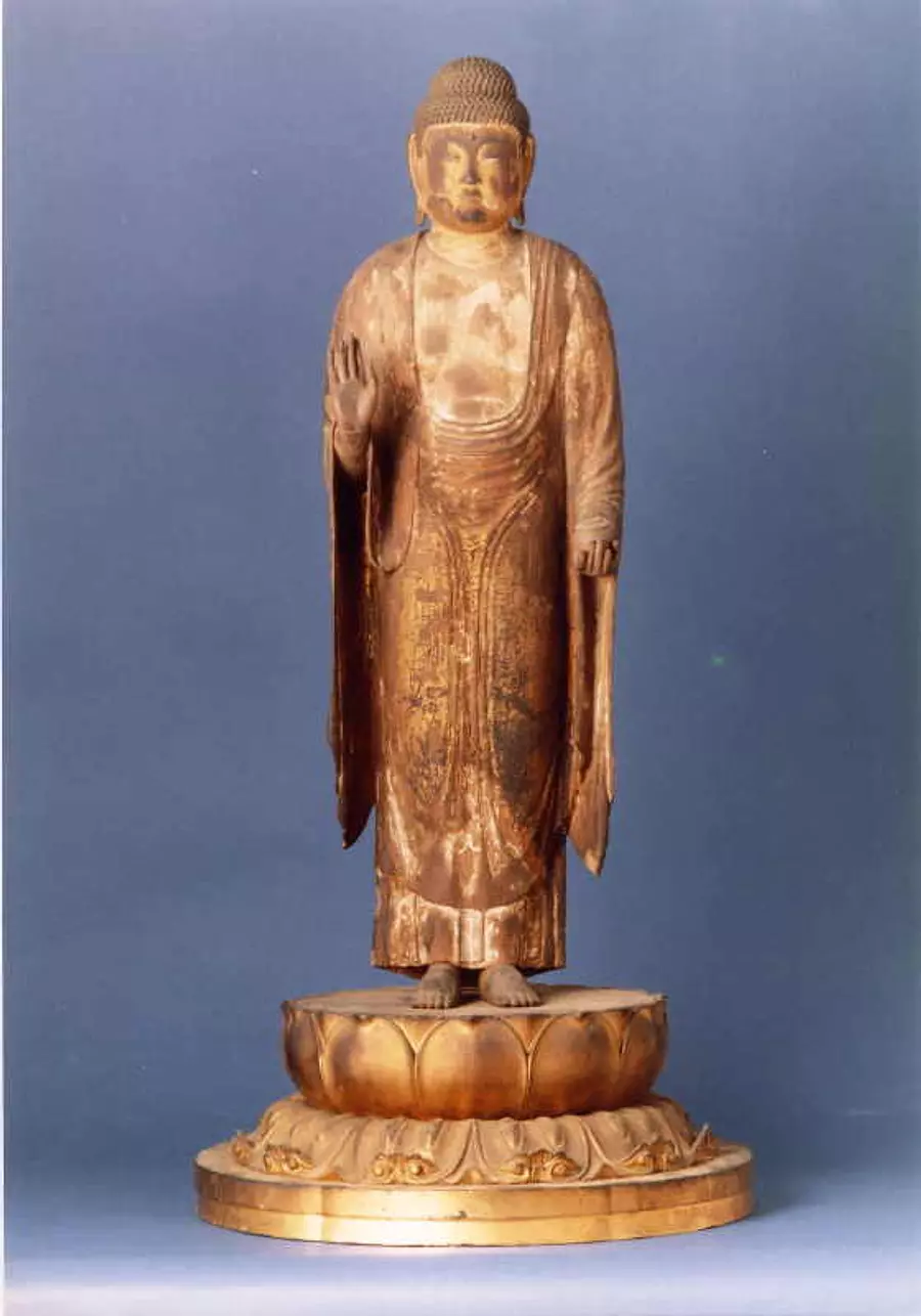 Estatua de madera de Yakushi Nyorai