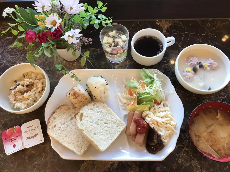 Free breakfast - Made with Koshihikari rice grown in Mie Prefecture - Bread made with wheat produced in Mie Prefecture