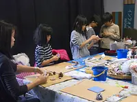 儿童手工艺教室“贝壳蜡烛制作”