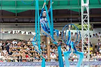 布やストラップを操り優雅に舞うエアリアル