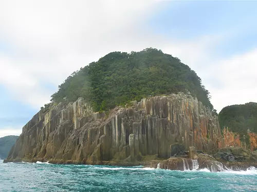 View of Mie Prefecture&#39;s scenic beauty and natural monument &quot;Tategasaki&quot; from the sea