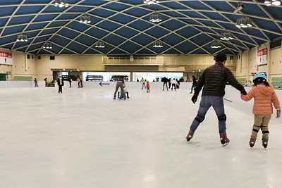 「ナガシマ屋内アイススケートリンク」が期間限定でナガシマスパーランドに登場！