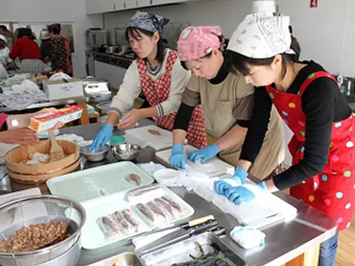 Expérience de sushi pressé Sanma