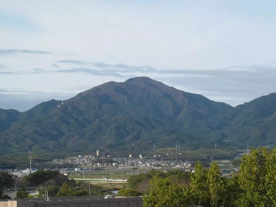 Aussi connu sous le nom de « Ise Fuji »