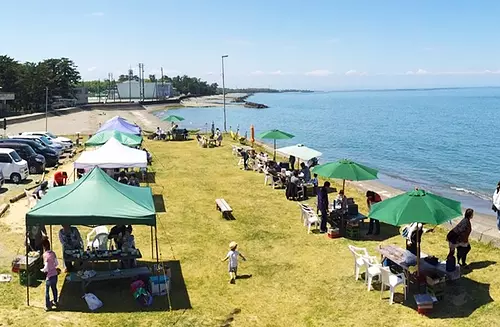 Zona de barbacoa junto al mar Playa Futamiura