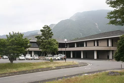 Extérieur du musée des sciences naturelles de Fujiwaradake