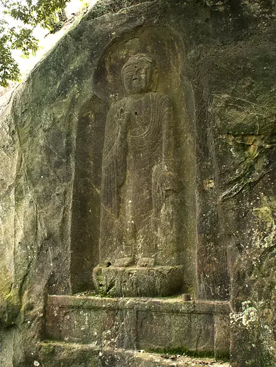 磨崖阿弥陀如来立像