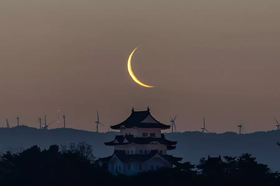 有明の月昇る白鳳城