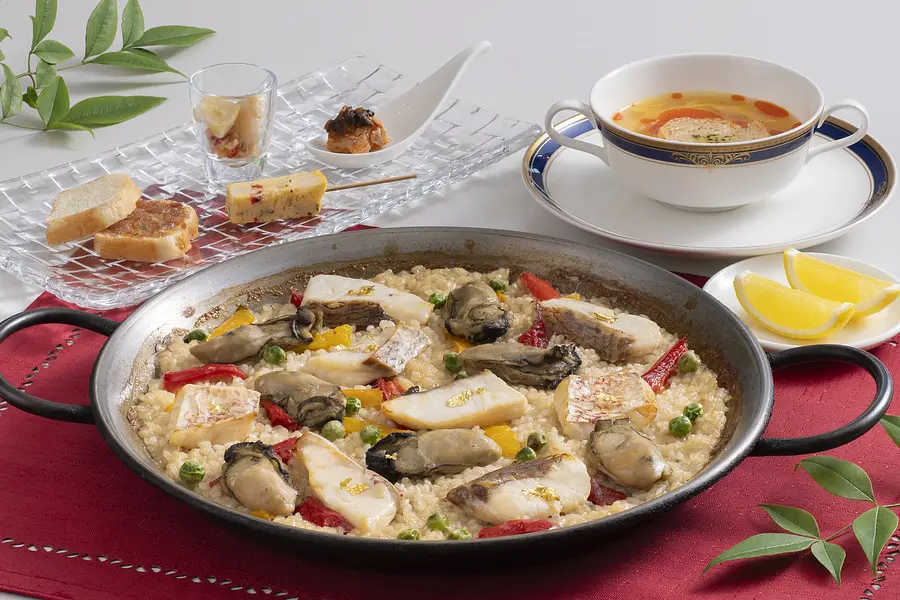 シン・パエリャ伊勢志摩ホワイト～伊勢まだいと的矢かきのパエリャ～