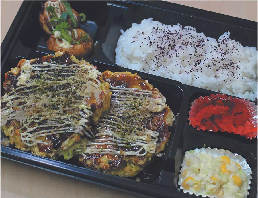 Déjeuner okonomiyaki