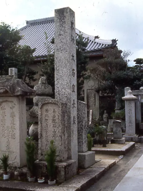 本居宣長・春庭の墓