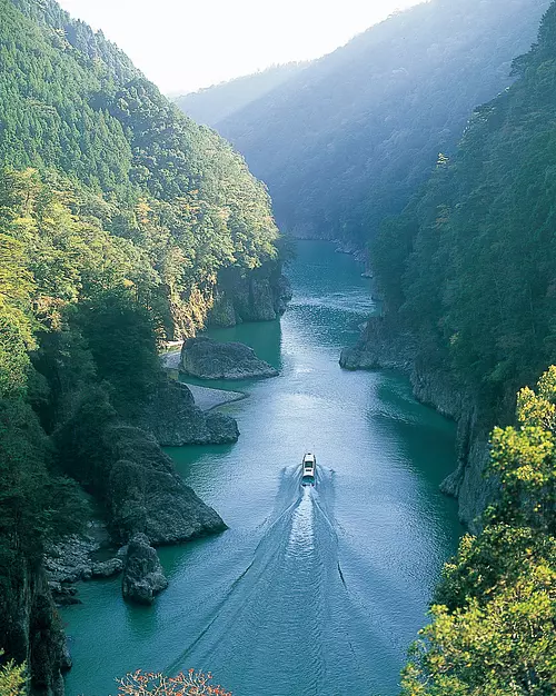 Dorokyo et bateau à jet d'eau