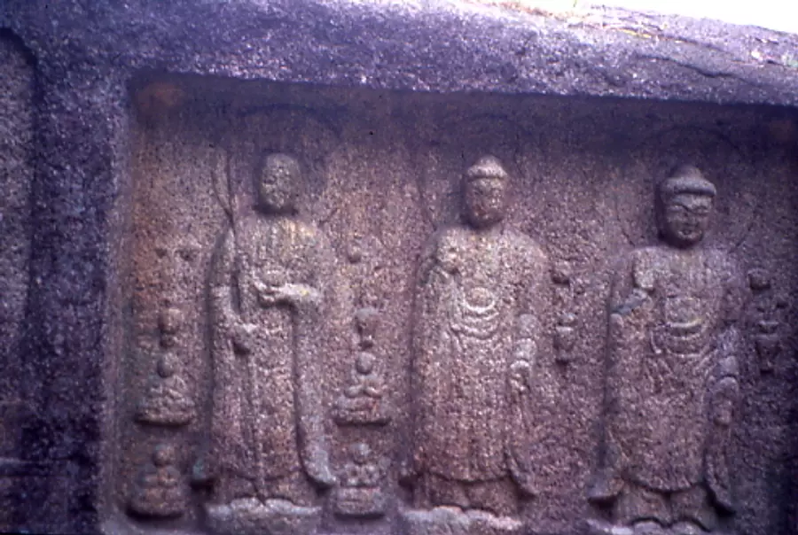Estatua de Buda Iwane