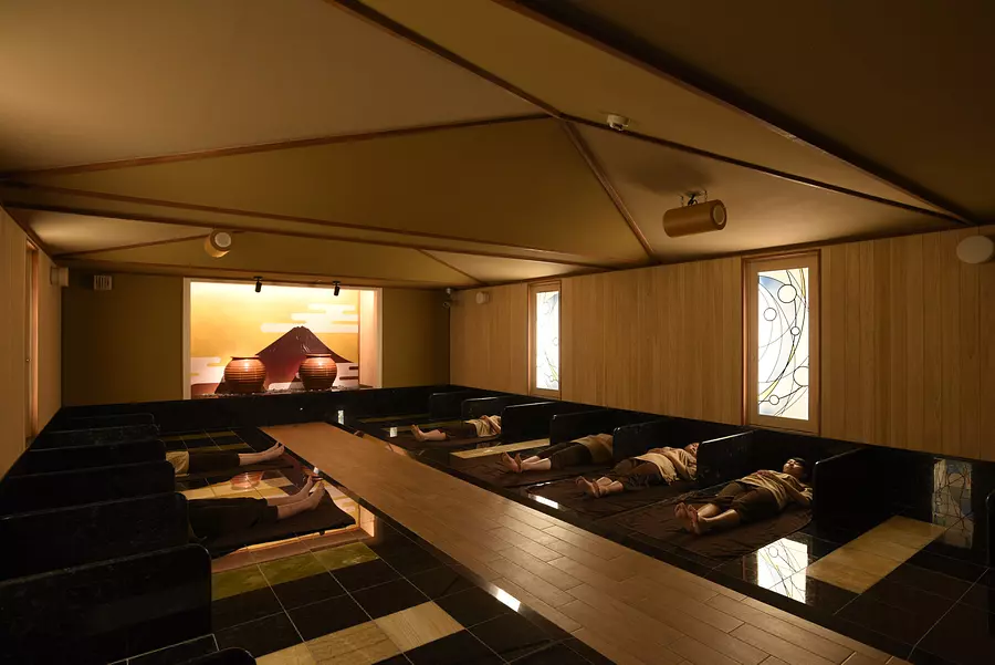 ``ห้องอาบน้ำหินดาดยุอามิ'' ที่ใหญ่ที่สุดแห่งหนึ่งในญี่ปุ่น