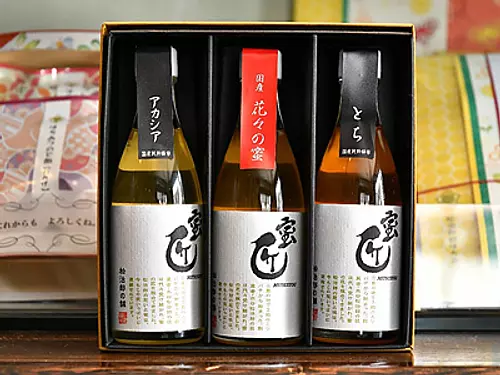 蜂蜜専門店 松治郎の舗（みせ）では、日本各地を巡って選び抜いた極上の国産はちみつが味わえます♪