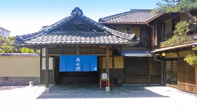 正面「玄関棟」