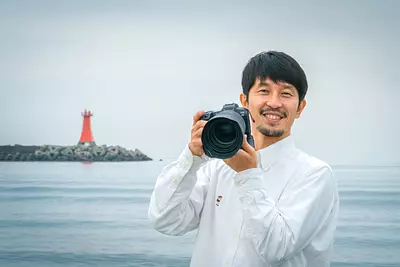 『浅田家』写真家・浅田政志が津ヨットハーバーなど地元津市のおすすめの観光地をめぐる。