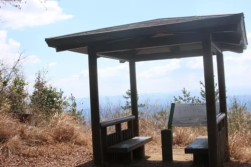 Plataforma de observación de la carretera forestal Mikunikoshi