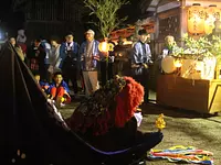 가을 축제 전궁에서 사자 카구라