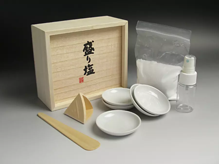 Manufacture and sale of Shinto altars and sacred utensils “Isemiya Tadashi”