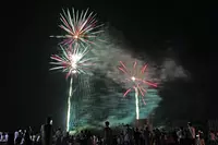 Fuegos artificiales del festival de verano de la ciudad natal de Oyamada
