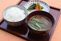Kamado-cooked rice in an earthenware pot &quot;Noasobi Tana&quot;