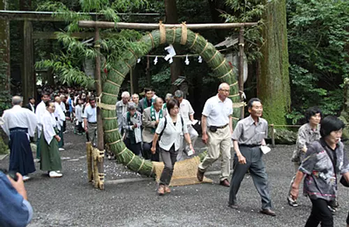 Midsummer amnesty ceremony (passing through a grass ring)