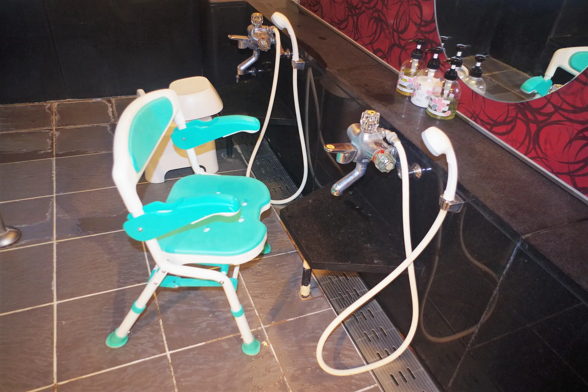 旅館の大浴場に置かれているシャワーチェア