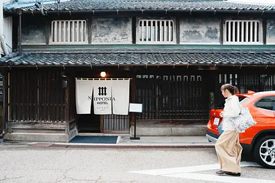 [Iga Ueno] ¿Qué es un hotel disperso donde puedes quedarte en secreto en la ciudad del castillo? Viaje en pareja alojándose en un pequeño y lujoso “NIPPONIA HOTEL Iga Ueno Castle Town”