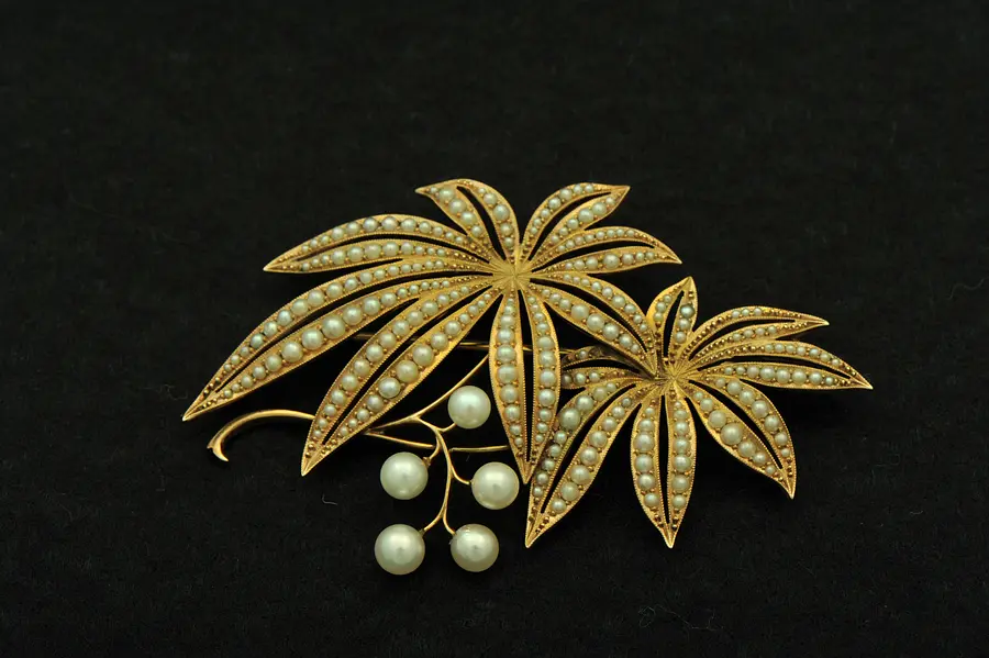 Broche « Kaede » (collection du Musée des Perles de Mikimoto Pearl Island)