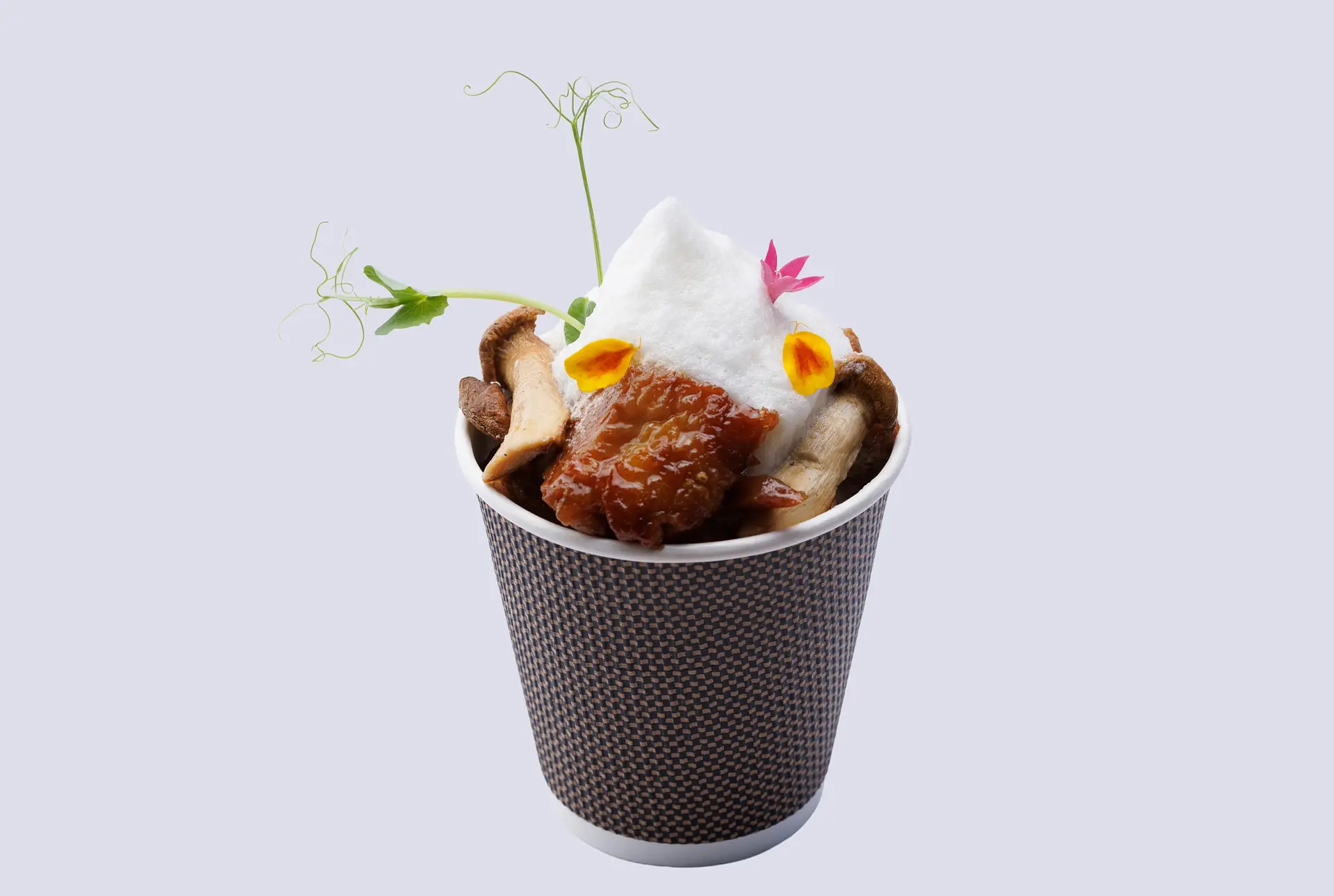 baraque「伊勢赤鶏とキノコのフワフワ卵黄親子丼」