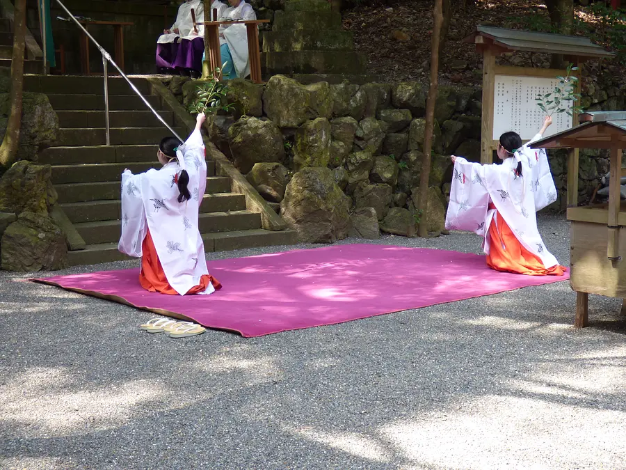 Mitama consolation dance for two