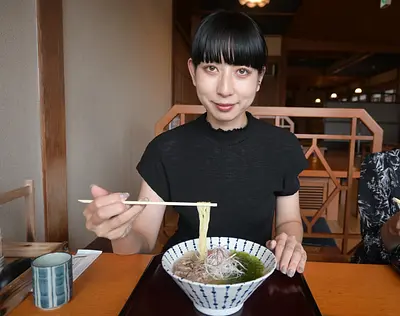 豚捨の新メニュー「和牛中華そば」と明和町の「斎麺」を、ラーメン偏愛家の南野マキさんと食べてきました！