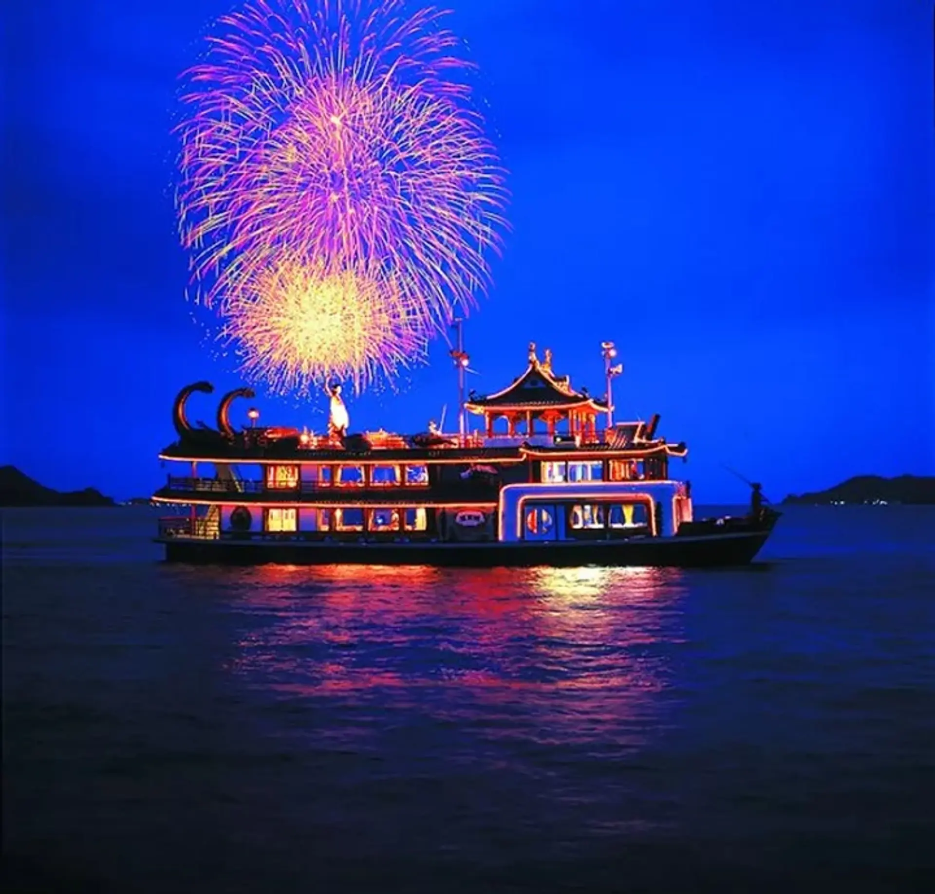 夏の鳥羽湾 毎夜連続花火