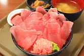 Restaurante de atún “Maguro Gokaidon” y otros