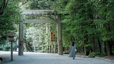 IseJingu has a history of 2,000 years. What is true sustainability seen in inherited traditions?