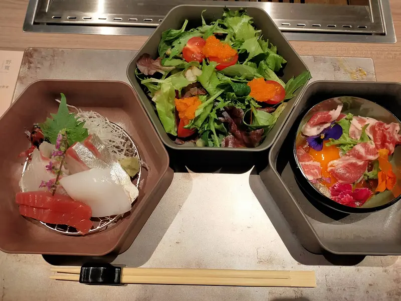 Plat de furi préparé par un chef trois étoiles à partir d'ingrédients de la préfecture de Mie
