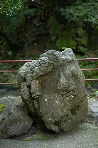 頭之石