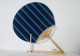 日永うちわ　稲藤