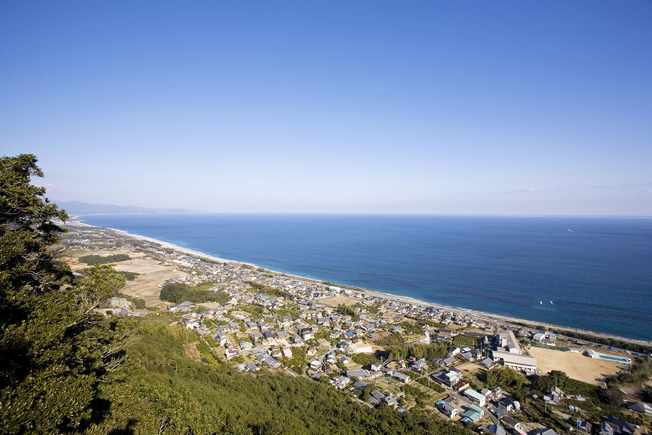 ชายหาดชิจิริมิฮามะมองเห็นจากภูเขาโอเอโบชิ