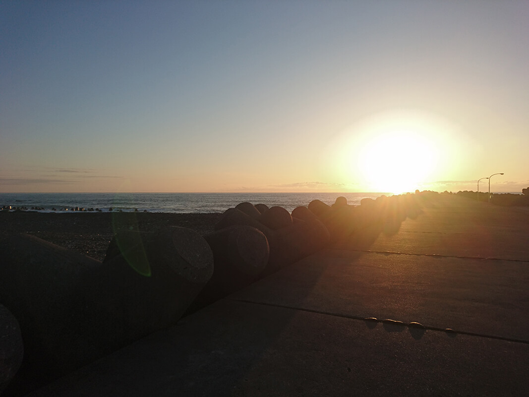 海沿いの散策路がすぐそば