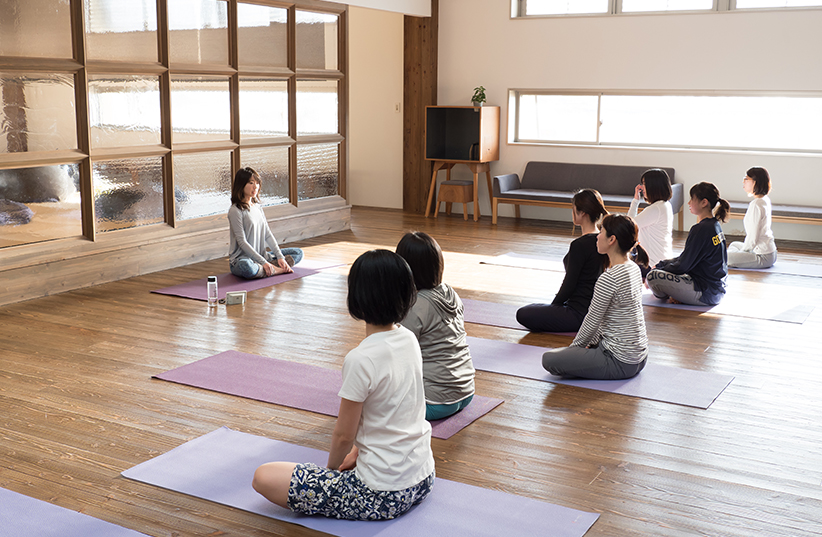 アクアイグニスの朝ヨガと温泉で、デトックスの旅